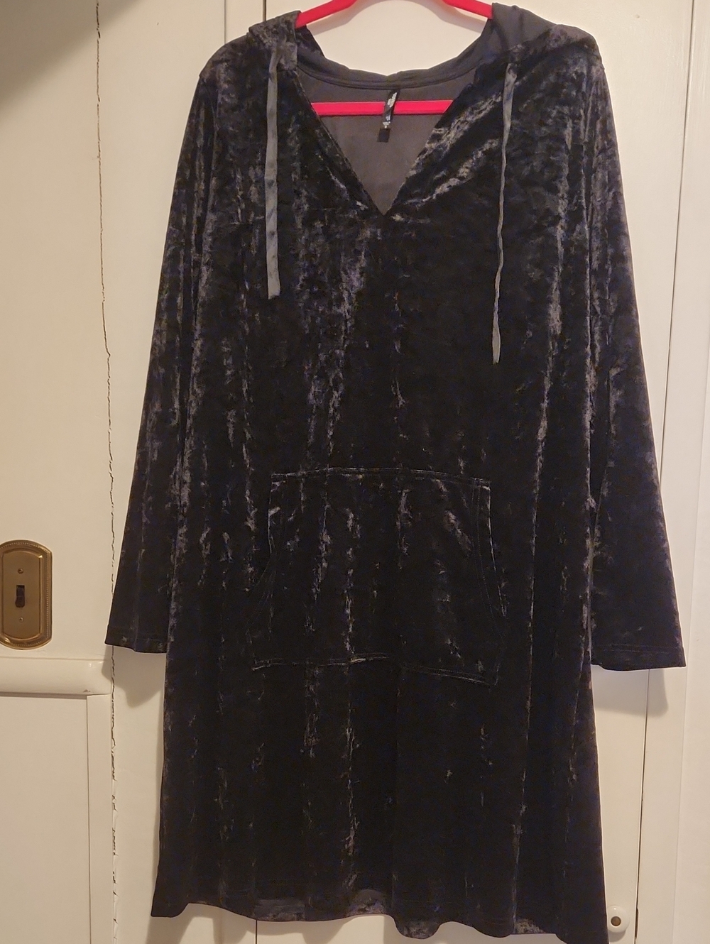 🔥Torrid Black Velvet Hooded SleepTop With A Pouch Pocket